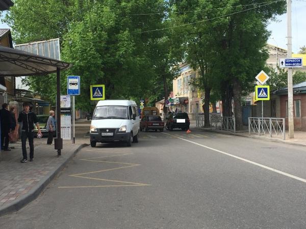 Внедорожник сбил на переходе женщину в Ессентуках. ВИДЕО